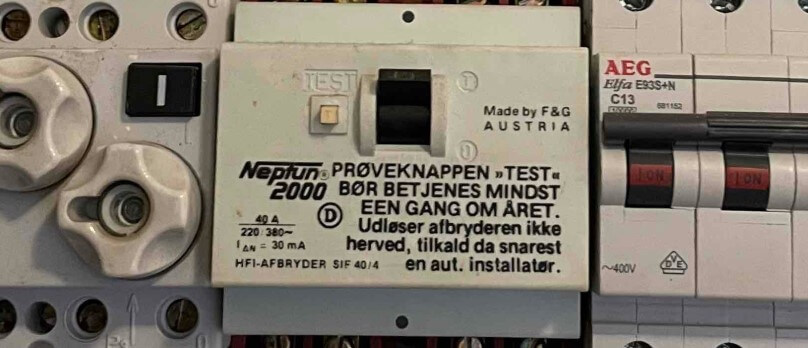 Eltavle med både smeltesikringer og automatsikringer bør udskiftes, mener Autoriseret Elektriker Amager