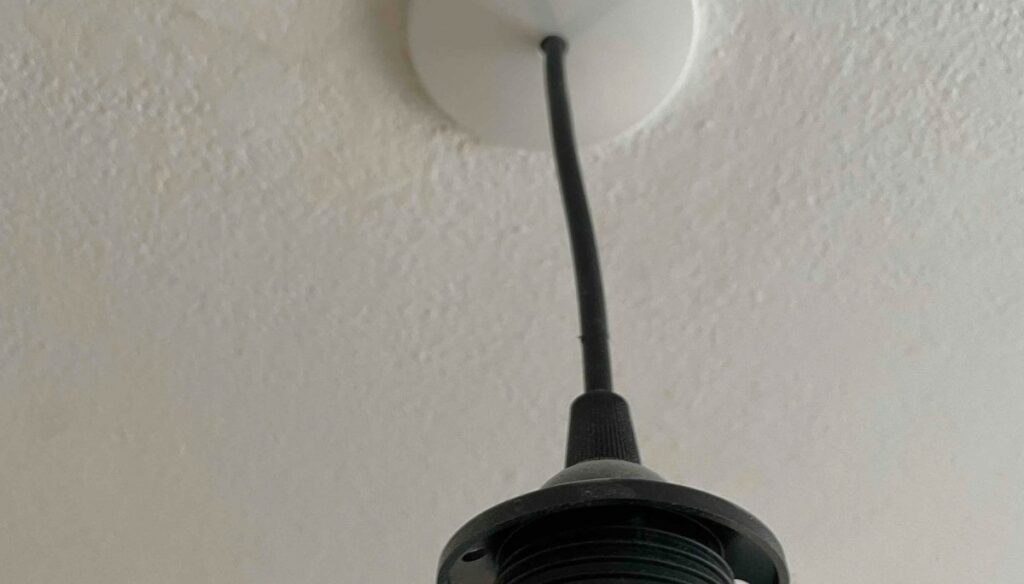 Kortslutning i lampeudtag eller kortslutning el-installation (stikkontakt, el-tavle)